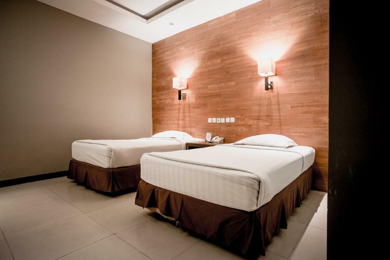 Hotel Asri Plaza Asia Tasikmalaya Zewnętrze zdjęcie